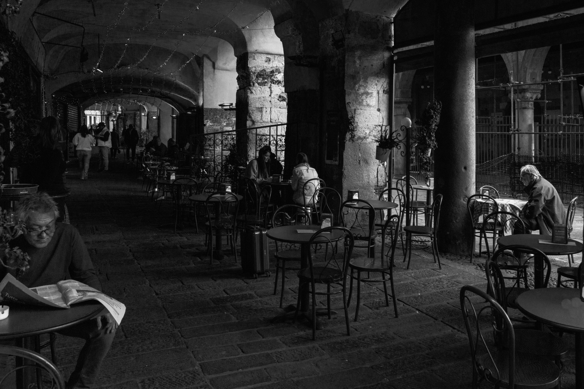 Senza una camicia bianca. Nella Genova di De Andrè, Giorgio Dellacasa